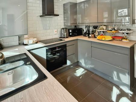 2 bedroom Semi-detached house for sale in Bryony Road, Hamilton, LE5