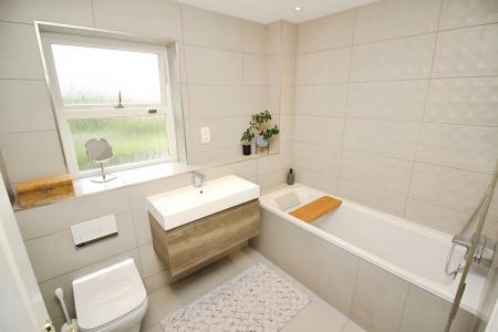4 bedroom Detached house for sale in Devenports Hill, Bushby, LE7
