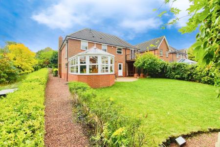 4 bedroom Detached house for sale in Devenports Hill, Bushby, LE7