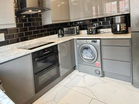 4 bedroom Semi-detached house for sale in Fencote Road, Hamilton, LE5