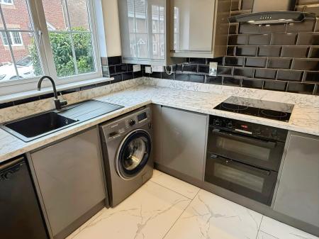 4 bedroom Semi-detached house for sale in Fencote Road, Hamilton, LE5