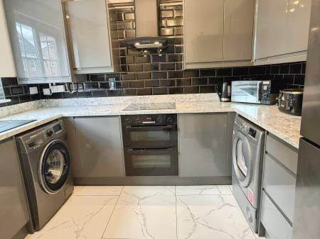 4 bedroom Semi-detached house for sale in Fencote Road, Hamilton, LE5