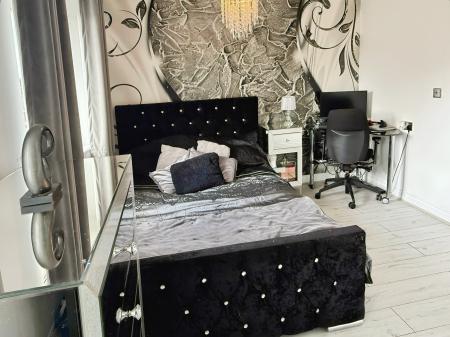 4 bedroom Semi-detached house for sale in Fencote Road, Hamilton, LE5