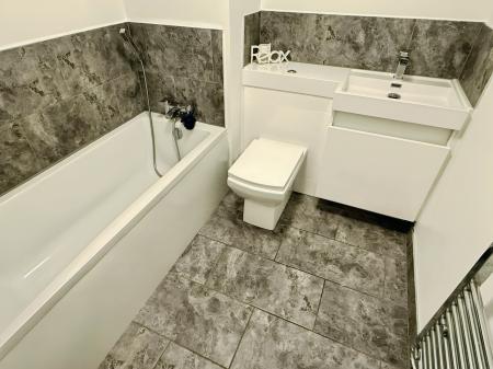 4 bedroom Semi-detached house for sale in Fencote Road, Hamilton, LE5