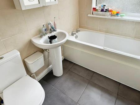 2 bedroom Semi-detached house for sale in Harborough Road, Oadby, LE2