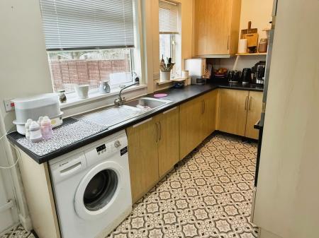 2 bedroom Semi-detached house for sale in Harborough Road, Oadby, LE2