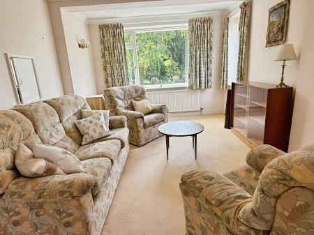 4 bedroom Detached house for sale in Hill Way, Oadby, LE2