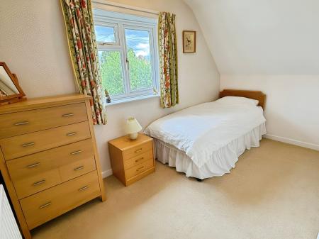 4 bedroom Detached house for sale in Hill Way, Oadby, LE2