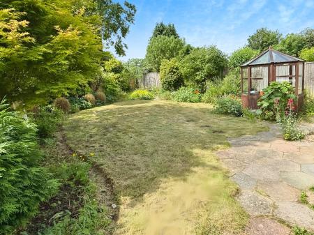 4 bedroom Detached house for sale in Hill Way, Oadby, LE2