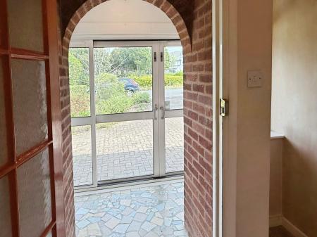 4 bedroom Detached house for sale in Hill Way, Oadby, LE2