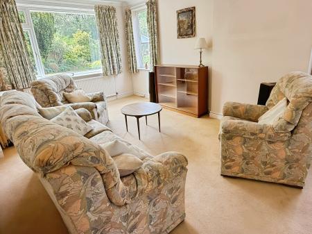 4 bedroom Detached house for sale in Hill Way, Oadby, LE2