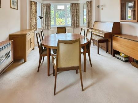 4 bedroom Detached house for sale in Hill Way, Oadby, LE2