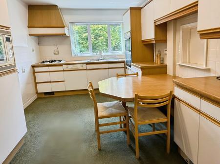 4 bedroom Detached house for sale in Hill Way, Oadby, LE2