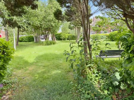 4 bedroom Detached house for sale in Hill Way, Oadby, LE2