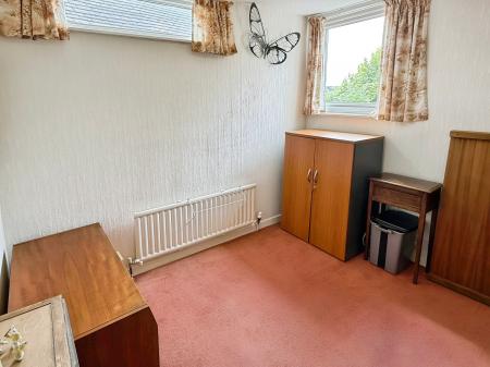 4 bedroom Detached house for sale in Hill Way, Oadby, LE2