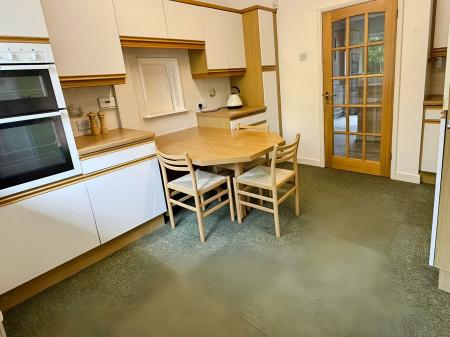 4 bedroom Detached house for sale in Hill Way, Oadby, LE2