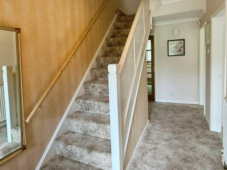 4 bedroom Detached house for sale in Hill Way, Oadby, LE2