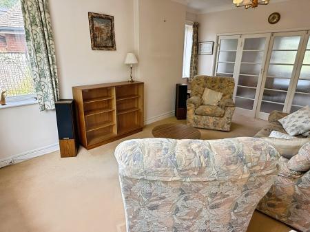 4 bedroom Detached house for sale in Hill Way, Oadby, LE2