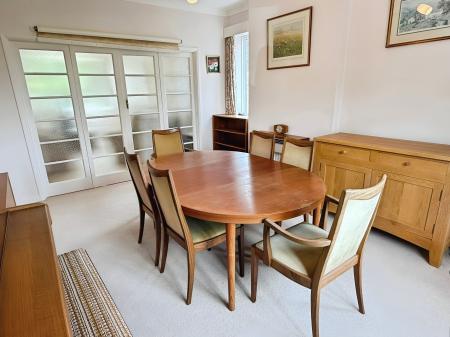 4 bedroom Detached house for sale in Hill Way, Oadby, LE2