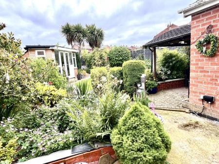 3 bedroom Detached house for sale in Horsewell Lane, Wigston, LE18