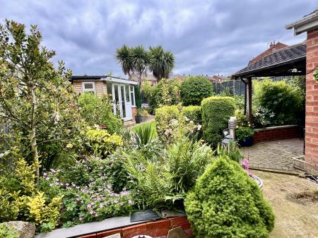 3 bedroom Detached house for sale in Horsewell Lane, Wigston, LE18