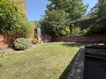 2 bedroom Semi-detached house for sale in Humberstone Drive, Humberstone, LE5