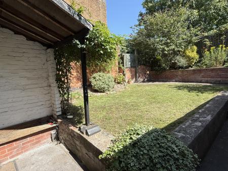 2 bedroom Semi-detached house for sale in Humberstone Drive, Humberstone, LE5