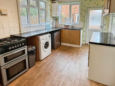 3 bedroom Semi-detached house for sale in Kent Drive, Oadby, LE2