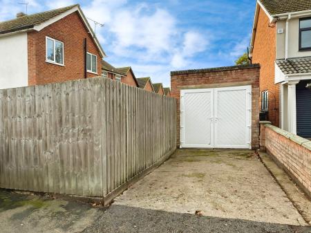 3 bedroom Semi-detached house for sale in Kent Drive, Oadby, LE2