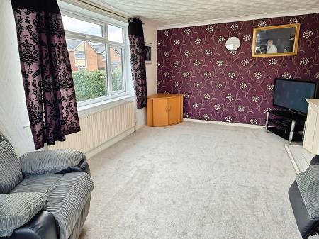 3 bedroom Semi-detached house for sale in Kent Drive, Oadby, LE2