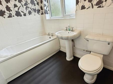 3 bedroom Semi-detached house for sale in Kent Drive, Oadby, LE2
