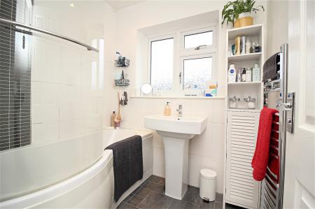 4 bedroom Semi-detached house for sale in Lydford Road, Humberstone, Leicester, LE4