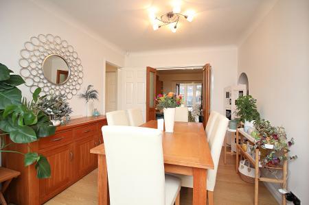 4 bedroom Semi-detached house for sale in Lydford Road, Humberstone, Leicester, LE4