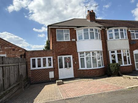 4 bedroom End of terrace house for sale in Lymington Road, Leicester, Leicester, LE5