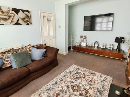 4 bedroom End of terrace house for sale in Lymington Road, Leicester, Leicester, LE5