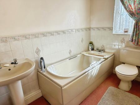 3 bedroom Detached house for sale in Lyncroft Leys, Scraptoft, LE7