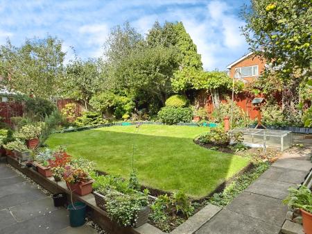 4 bedroom Detached house for sale in Rectory Gardens, Evington, Leicester, LE2