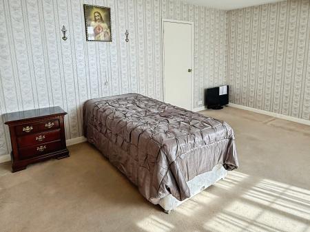 4 bedroom Detached house for sale in Rectory Gardens, Evington, Leicester, LE2