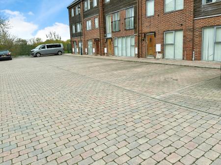 2 bedroom Semi-detached house for sale in Sangha Close, Glenfield, LE3