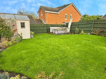 4 bedroom Detached house for sale in Smore Slade Hills, Oadby, LE2