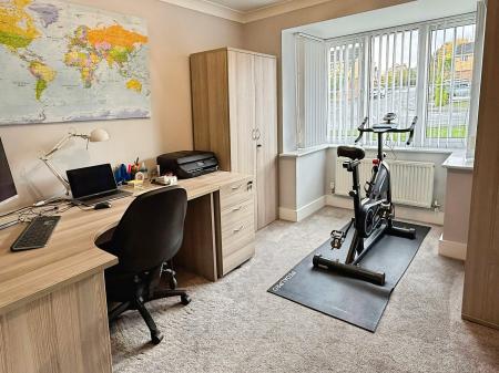 4 bedroom Detached house for sale in Smore Slade Hills, Oadby, LE2