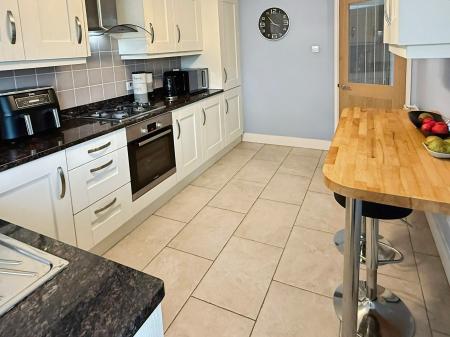 4 bedroom Detached house for sale in Smore Slade Hills, Oadby, LE2