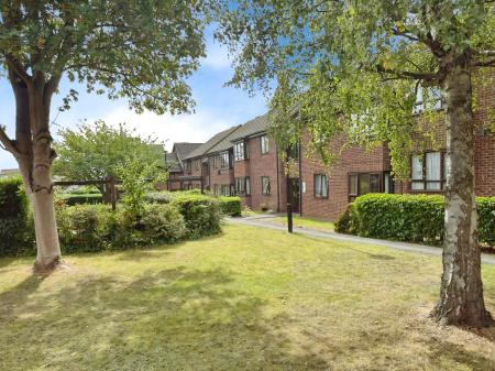 1 bedroom Flat for sale in St Pauls Close, Oadby, LE2