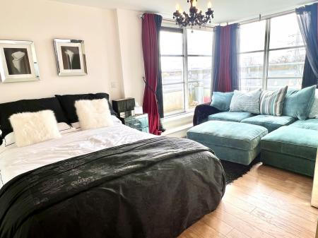 3 bedroom Flat for sale in Apartment 34