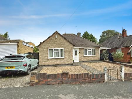2 bedroom Detached bungalow for sale in Wayside Drive, Oadby, LE2