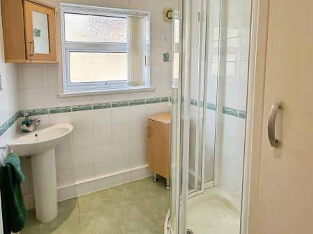 2 bedroom Detached bungalow for sale in Wayside Drive, Oadby, LE2