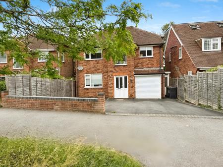 4 bedroom Detached house for sale in Ash Tree Road, Oadby, LE2