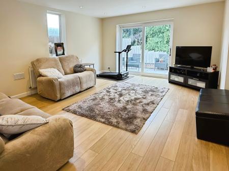 4 bedroom Detached house for sale in Ash Tree Road, Oadby, LE2