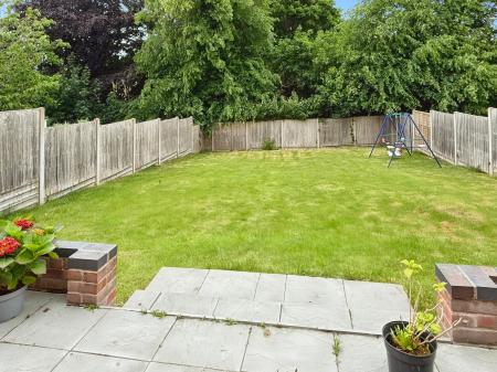 4 bedroom Detached house for sale in Ash Tree Road, Oadby, LE2