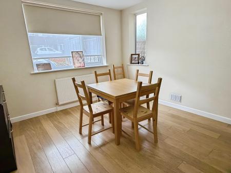 4 bedroom Detached house for sale in Ash Tree Road, Oadby, LE2